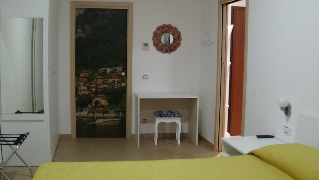 Residence Santabbondio Комо Номер фото